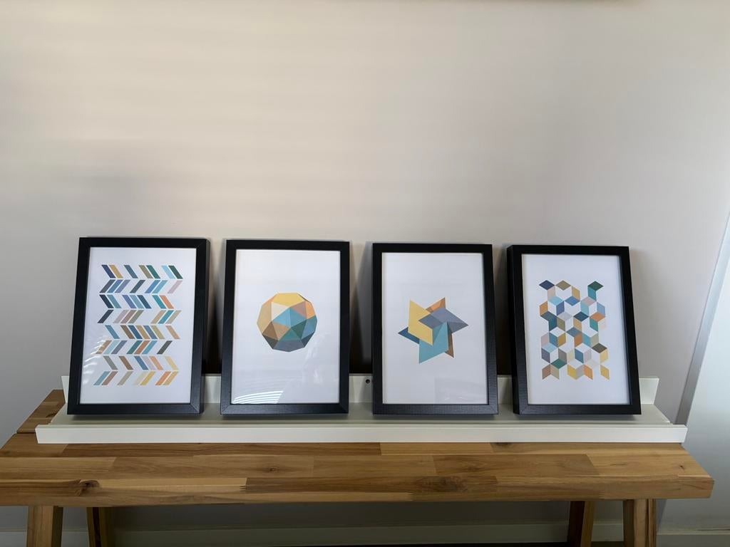 Ikea schilderijenplank met 4 Ribba fotolijsten, Ophalen, Kunststof, Zo goed als nieuw, 100 tot 125 cm