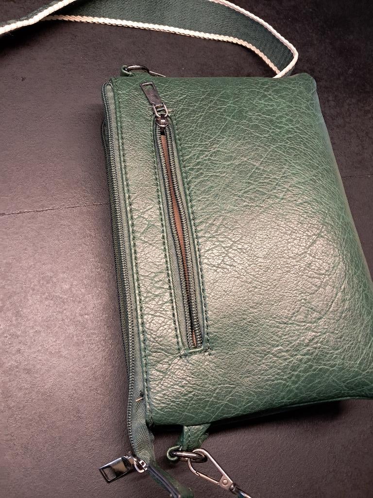 Tas Dames Groen met brede draagband (gebruikte staat), Sieraden, Tassen en Uiterlijk, Tassen | Damestassen, Ophalen of Verzenden