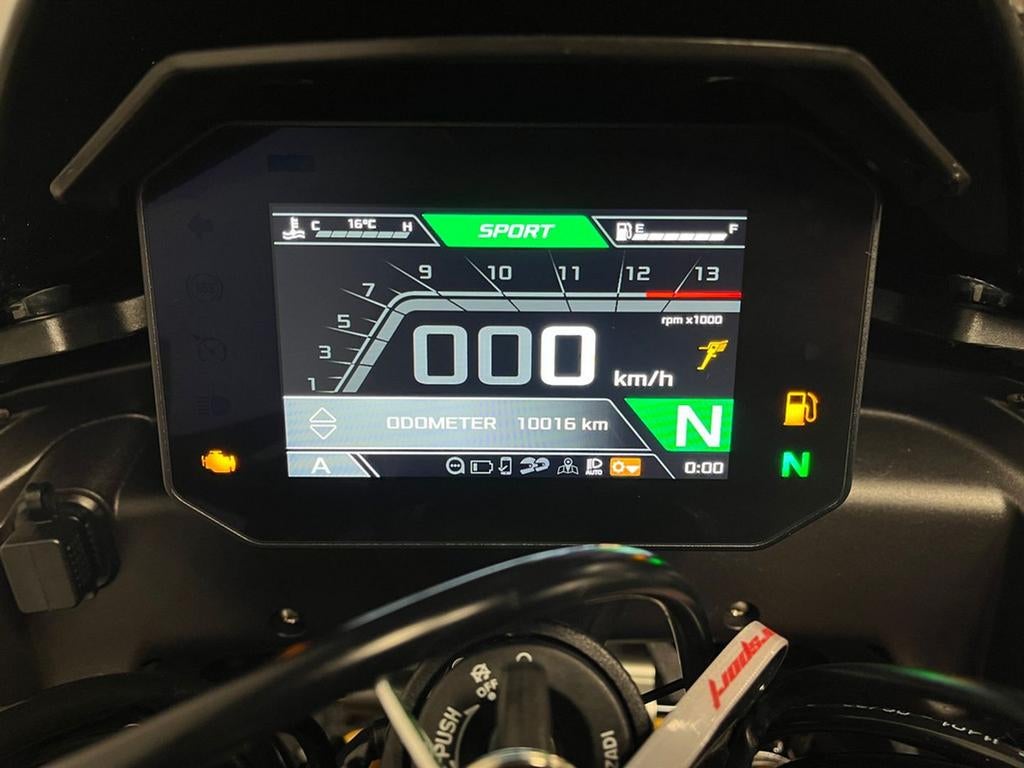 Aprilia TUONO V4 FACTORY (bj 2023) - foto 2