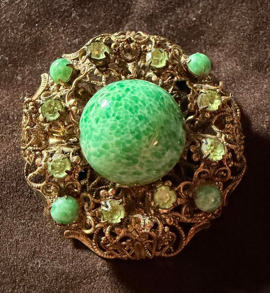 Beautiful vintage Czech filigree brooch., Ophalen of Verzenden, Zo goed als nieuw, Groen, Overige materialen