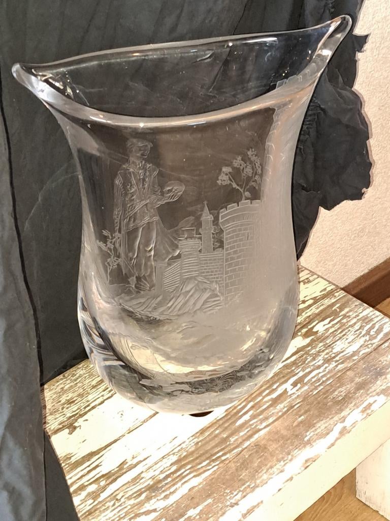 Boheemse  hand gegraveerde siervaas met ridder, Huis en Inrichting, Woonaccessoires | Vazen, Ophalen of Verzenden, Overige kleuren