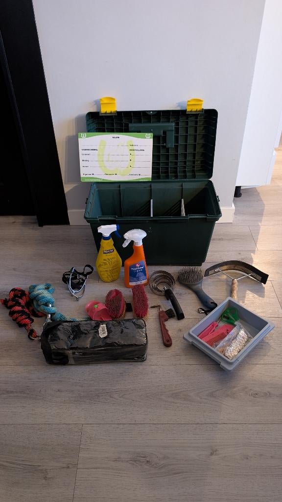 Poetskoffer met verzorgingsproducten, Dieren en Toebehoren, Paarden en Pony's | Verzorgingsproducten, Ophalen, Gebruikt