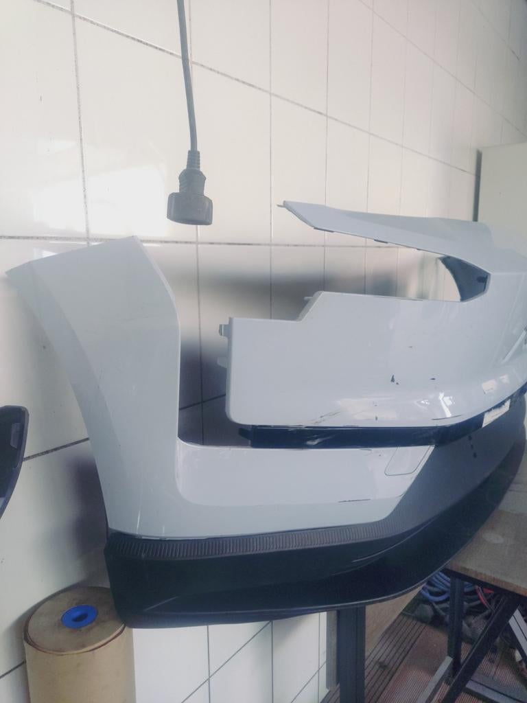 Voorbumper Volvo EX30 met lakschade, Gebruikt, Voor, Info@volvocars.com, Ophalen of Verzenden