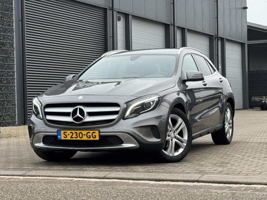 Mercedes GLA-klasse 180 Prestige|Trekhaak|Camera|CarPlay|Sto, Gebruikt, Euro 6, 4 cilinders, 715 kg