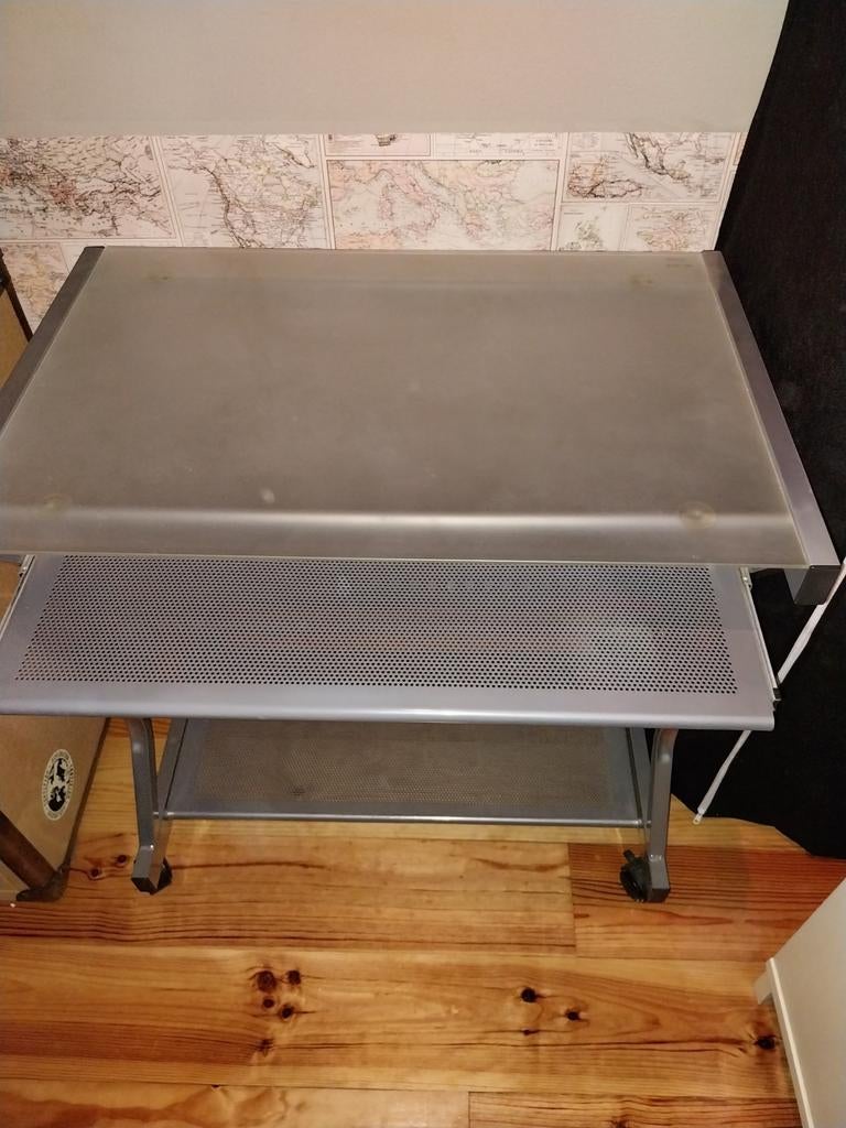 Computertafel., Ophalen, Zo goed als nieuw