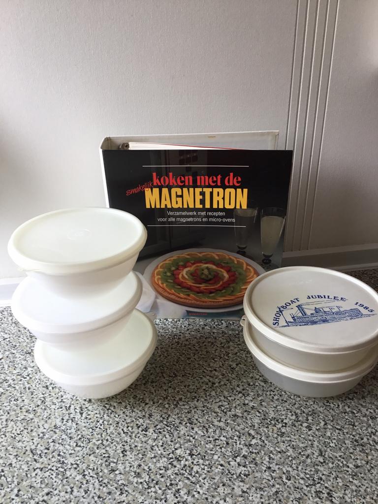 Tupperware met kookboek, Ophalen of Verzenden, Zo goed als nieuw, Overige typen