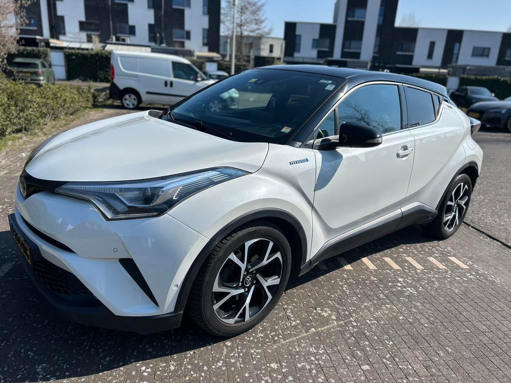 Toyota C-HR 1.8 Hybrid 122pk, vol leder, JBL, Bi-tone, Wit, Auto's, Toyota, 725 kg, 4 cilinders, Wit, 98 pk