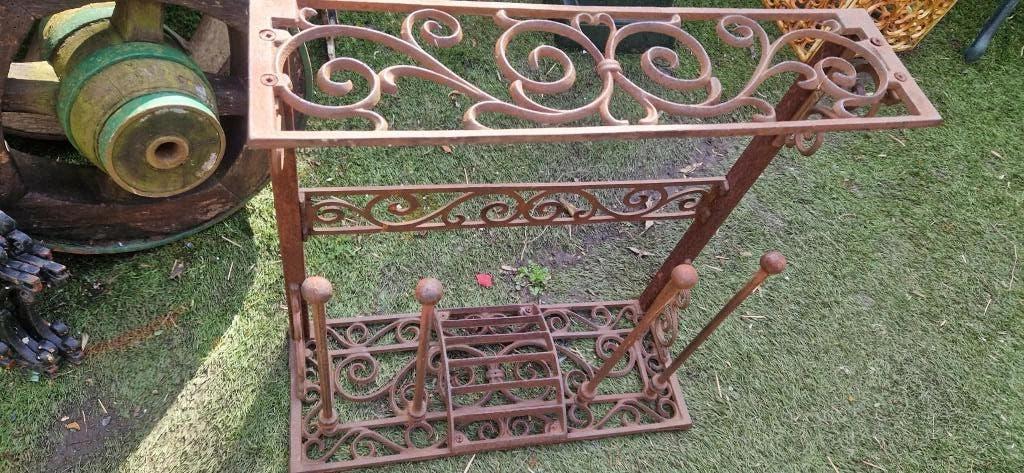 Sierlijk decoratief gietijzeren laarzenrek (brocante), Ophalen, Gebruikt