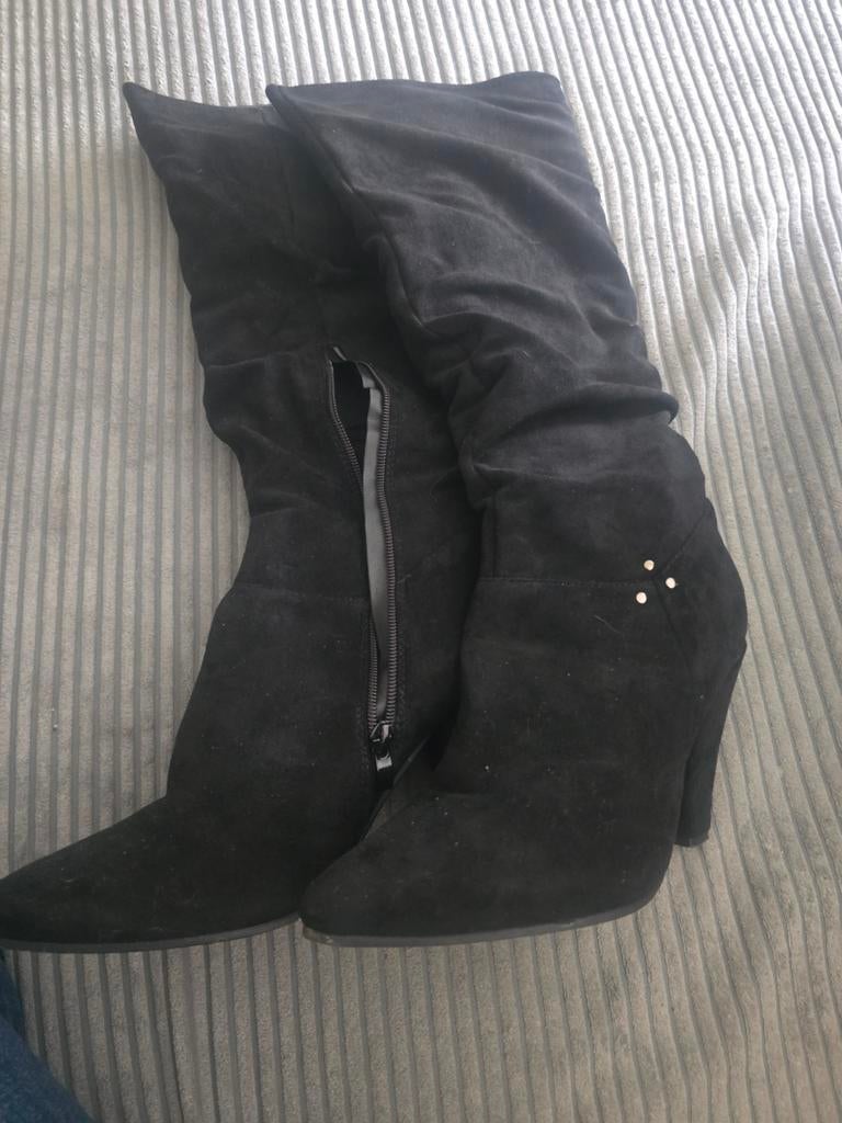 Zwarte hoge laarzen met hak, Hoge laarzen, Zwart, Ophalen of Verzenden, Onbekend