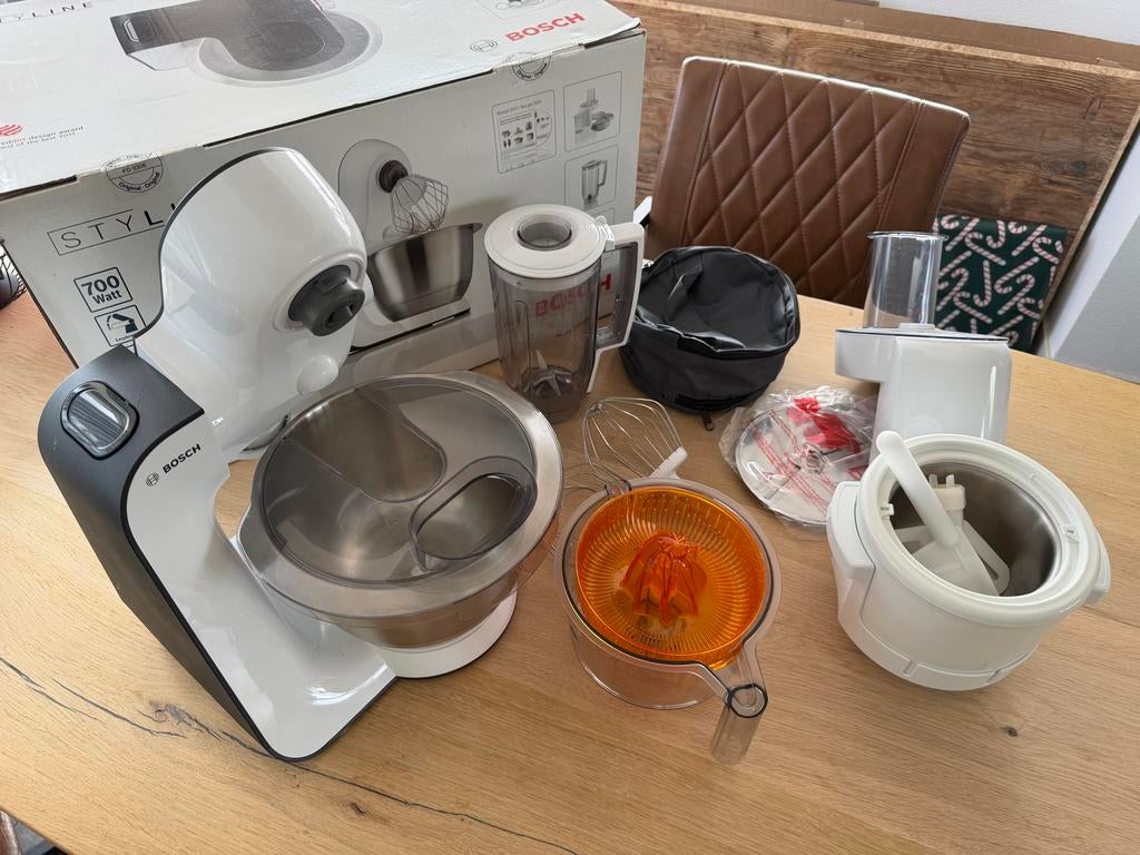 Bosch Mum5 Keukenmachine met veel accessoires, Witgoed en Apparatuur, Keukenmixers, Ophalen of Verzenden, Gebruikt
