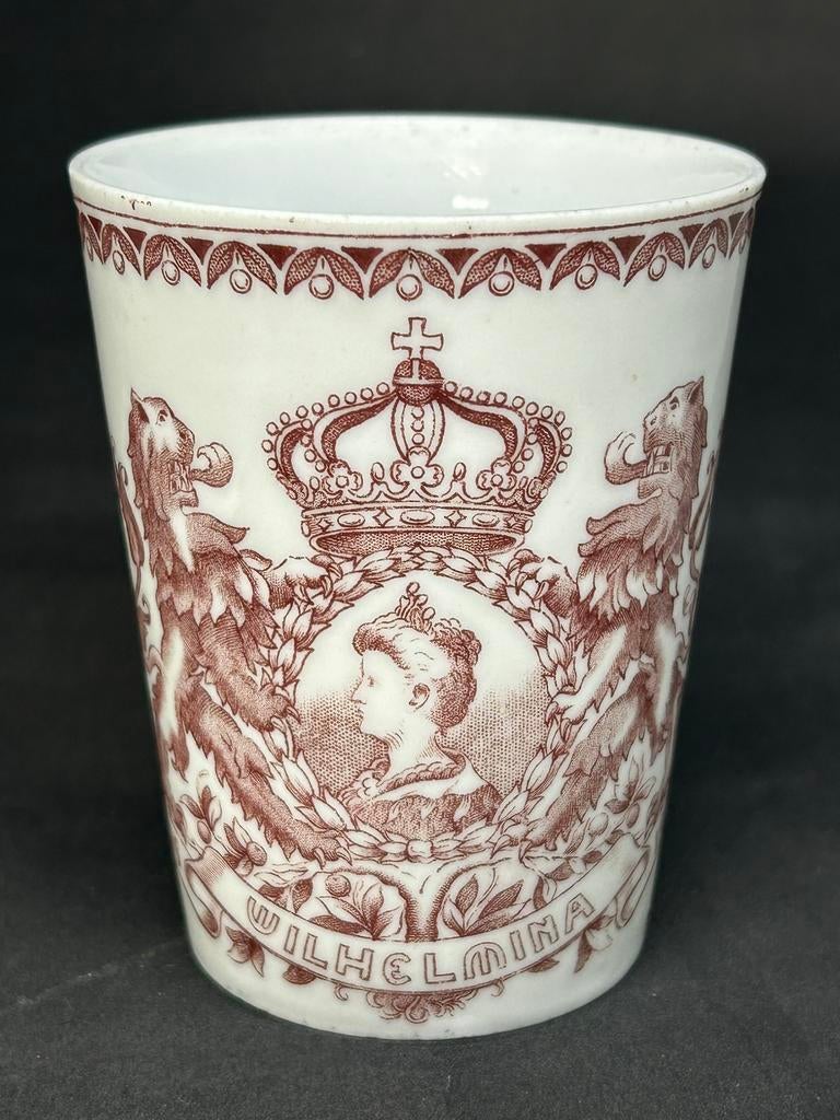 1923 - Wilhelmina - herinnering aan het 25-jarig jubileum, Ophalen of Verzenden, Zo goed als nieuw, Nederland, Servies