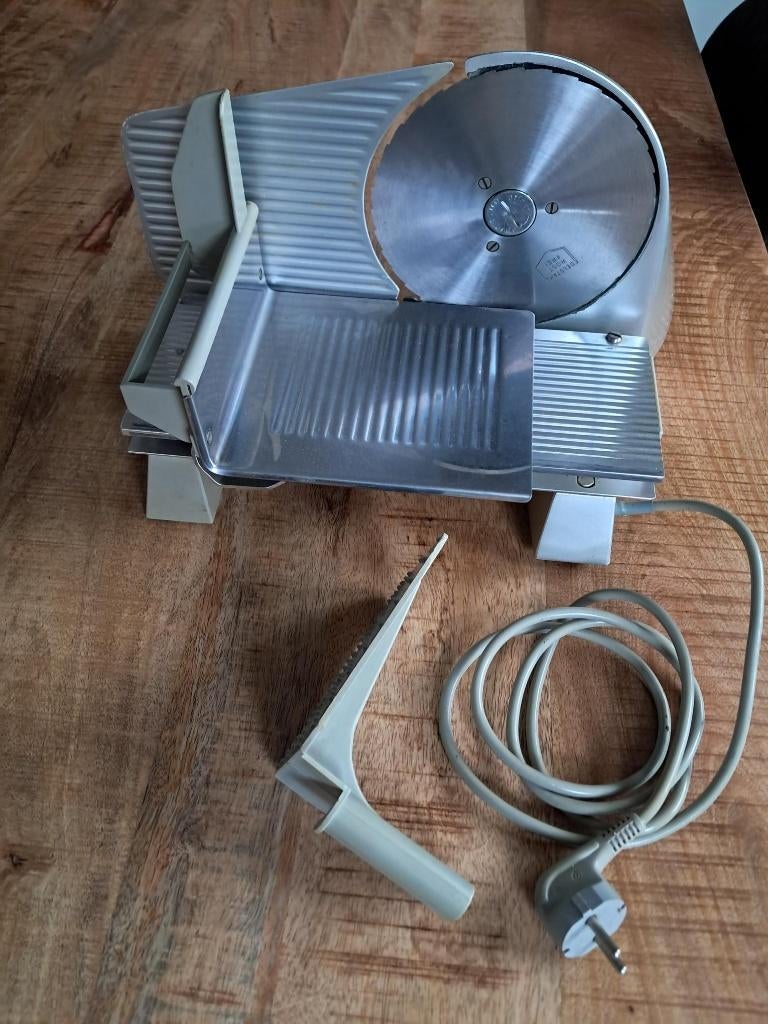 Graef Snijmachine elektrisch.. Groente, kaas, vlees, brood, Ophalen of Verzenden, Zo goed als nieuw