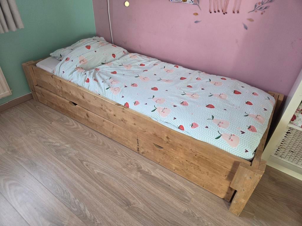 Eenpersoons steigerhouten bed met opberglade, Huis en Inrichting, Ophalen, Gebruikt, Eenpersoons, Bruin