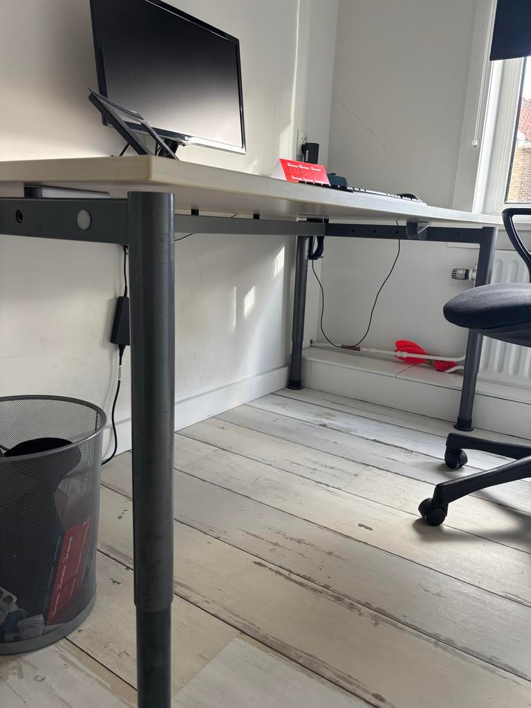 Haworth Bureau 160x80 cm, Ophalen, In hoogte verstelbaar, Zo goed als nieuw