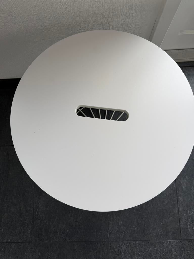 Ikea kvistbro bijzettafel, Huis en Inrichting, Tafels | Bijzettafels, Ophalen, Zo goed als nieuw, Rond, Minder dan 55 cm