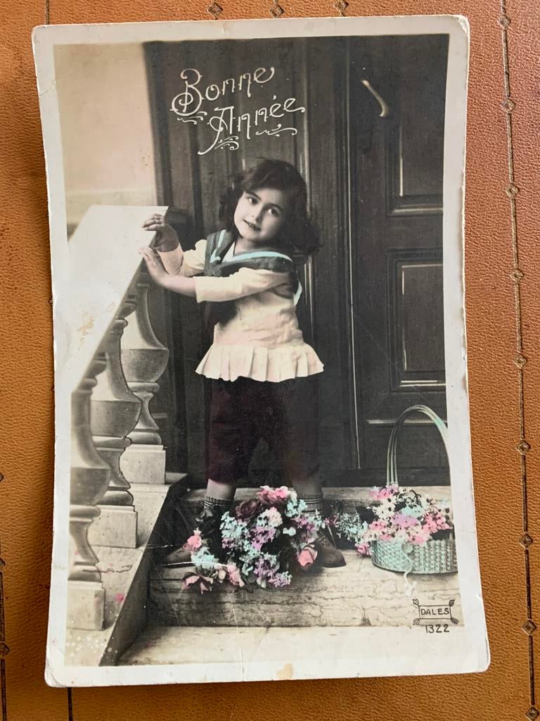 Bonne Année - meisje met bloemen op de trap, Ophalen of Verzenden, Voor 1920, Gelopen, Feest(dag)