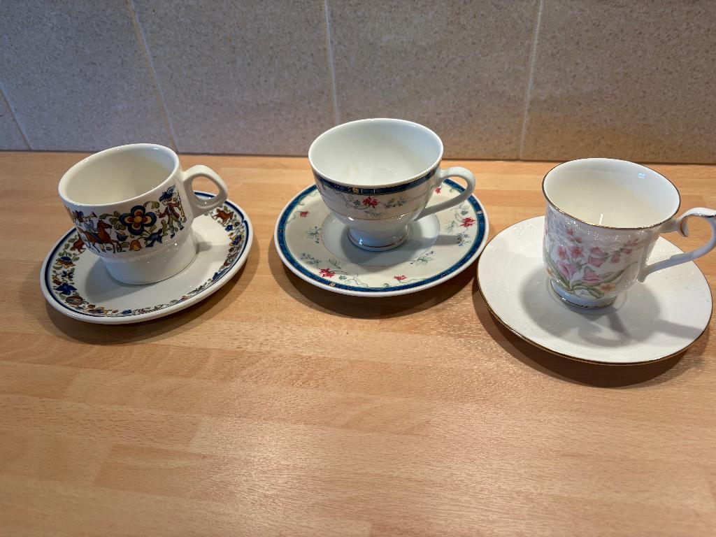 kop en schotels, Huis en Inrichting, Keuken | Servies, Ophalen of Verzenden, Zo goed als nieuw, Overige stijlen, Kop(pen) en/of Schotel(s)