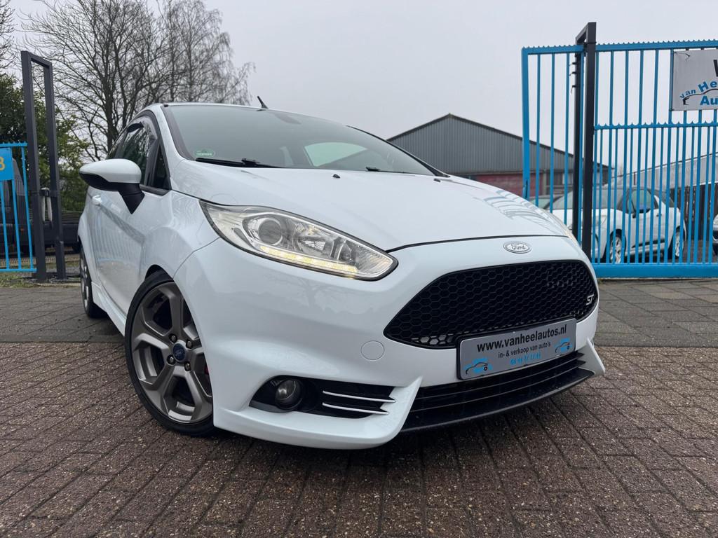 Ford Fiesta 1.6 ST A-C Elek Pakket Navi Lmv Camera, Auto's, Voorwielaandrijving, 1596 cc, Gebruikt, Zwart