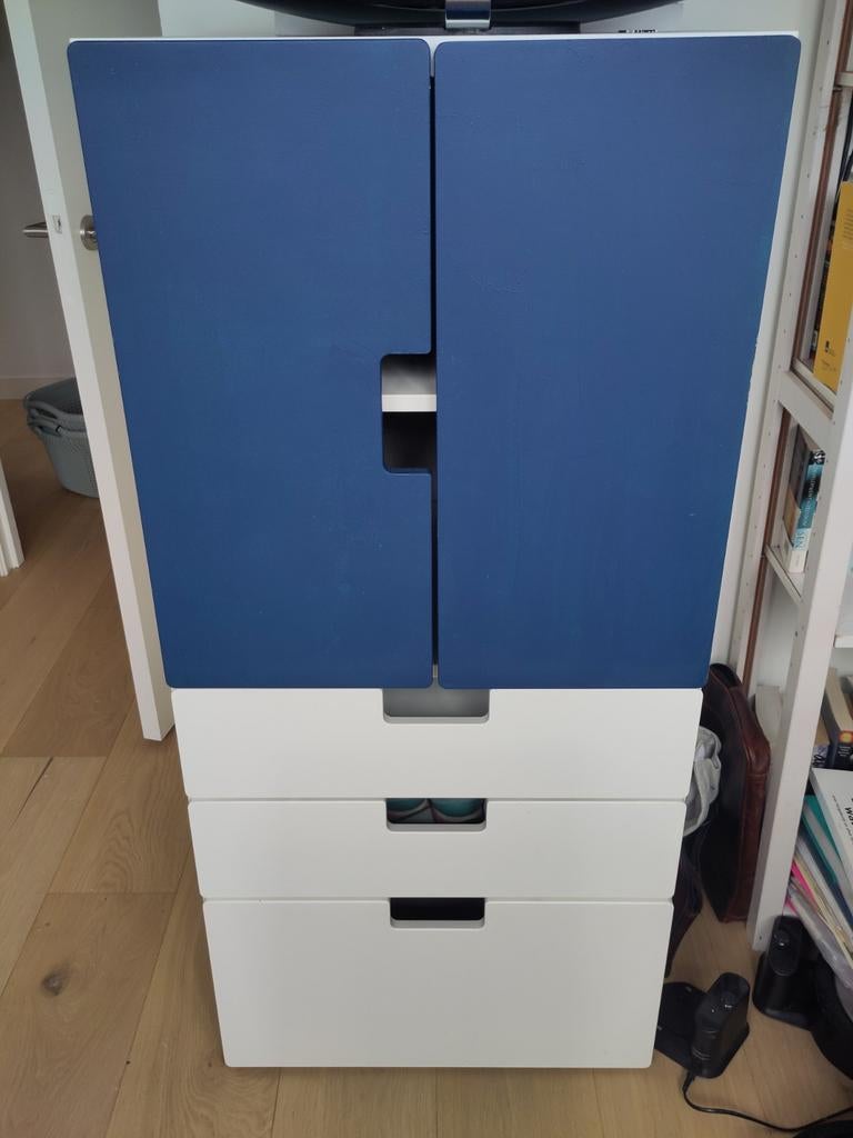 Ikea Stuva kast met 3 lades en 2 blauwe deurtjes, Kinderen en Baby's, Kinderkamer | Commodes en Kasten, Ophalen