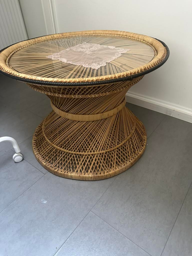 rotan fauteuil rond rieten tafeltje met glas er op, Huis en Inrichting, Tafels | Bijzettafels, Ophalen, Minder dan 55 cm, Rond