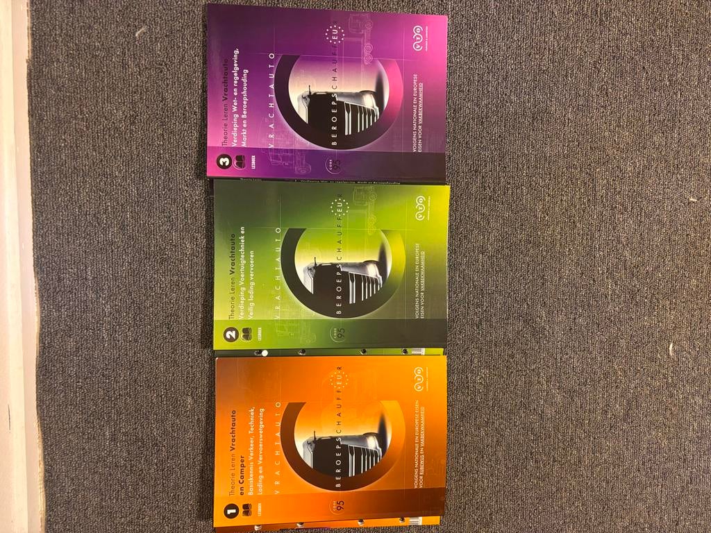 Vrachtwagen theorie boeken - Complete set (3 delen), Ophalen of Verzenden, Gelezen, Algemeen