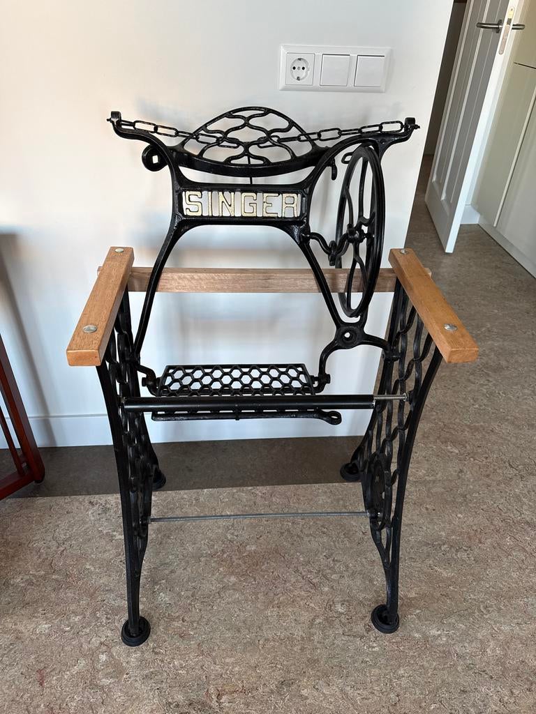 Singer Naaimachine Onderstel verbouwd als stoel - Decoratief, Antiek en Kunst, Curiosa en Brocante, Ophalen