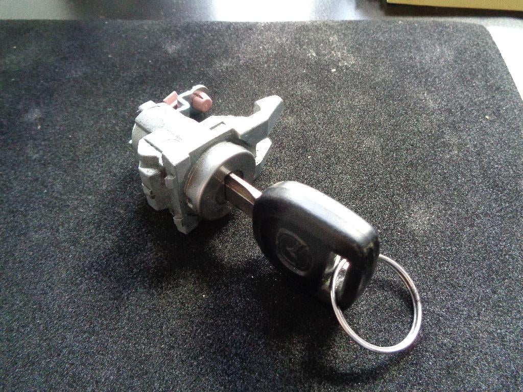 Deurslot Mazda 2 Befuel Bouwjaar 2011, Auto-onderdelen, Ophalen of Verzenden, Gebruikt, Mazda