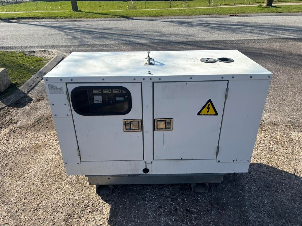 8 KVA aggregaat 230/400Volt Perkins diesel generator 1500RPM, Ophalen, Gebruikt, Dieselolie, Geluidgedempt