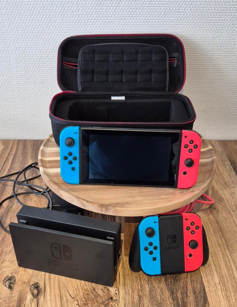 Nintendo Switch met extra controllers en reiskoffer, Ophalen, Gebruikt, Met 3 controllers of meer, Switch Original