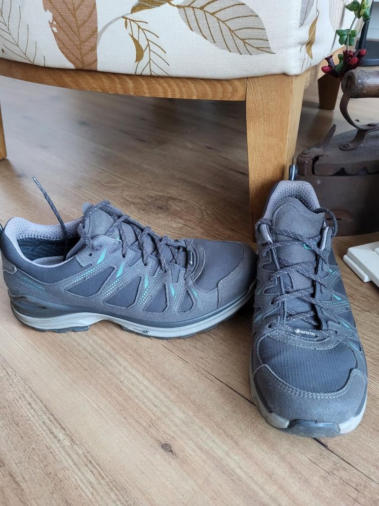 Lowa lage wandelschoenen 40 Gore-Tex - Zo goed als nieuw, Ophalen of Verzenden, Zo goed als nieuw, Schoenen