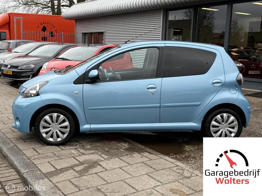 Toyota Aygo 1.0 VVT-i Dynamic UNIEKE KLEUR Bluetooth NW APK, Voorwielaandrijving, Stof, Gebruikt, Zwart