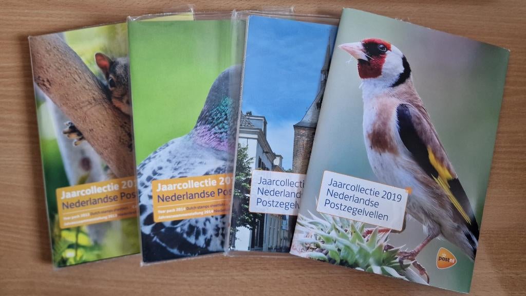 Jaarcollecties Nederland VELLETJES zie omschrijving., Postzegels en Munten, Postzegels | Nederland, Ophalen of Verzenden, Na 1940