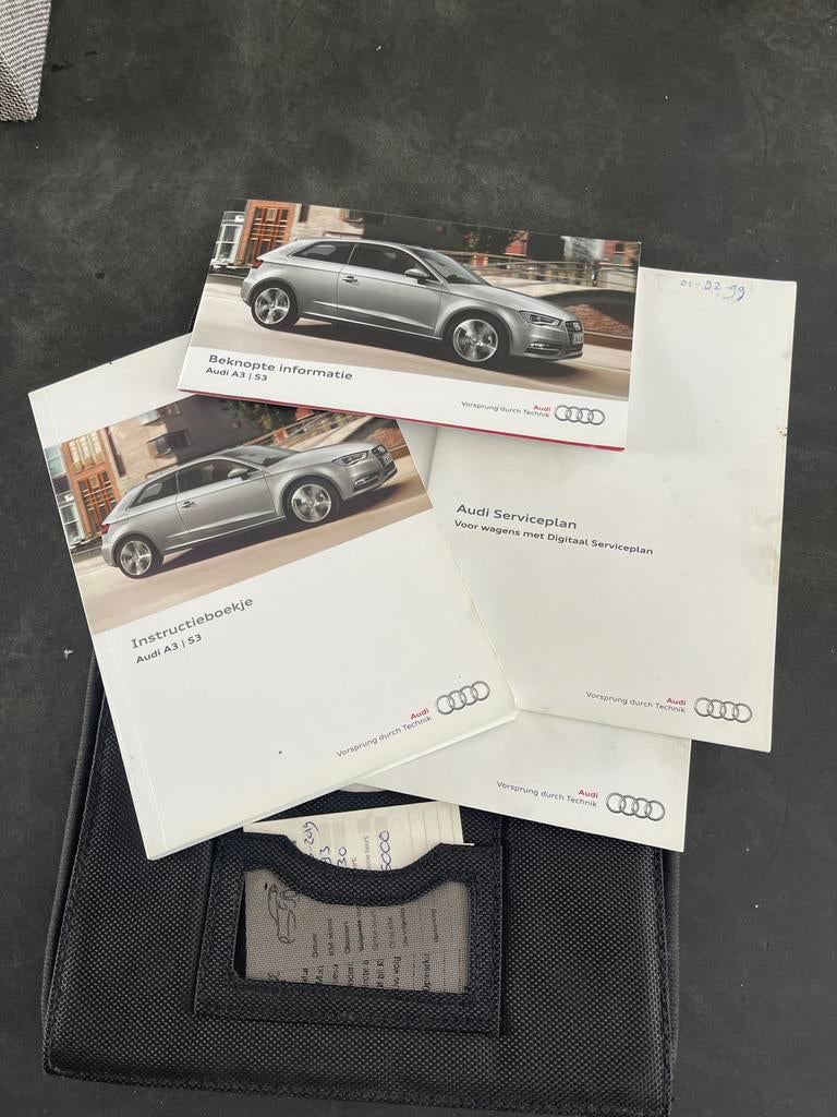 Audi A3 8V Nederlands Instructieboekje (Origineel), Ophalen of Verzenden