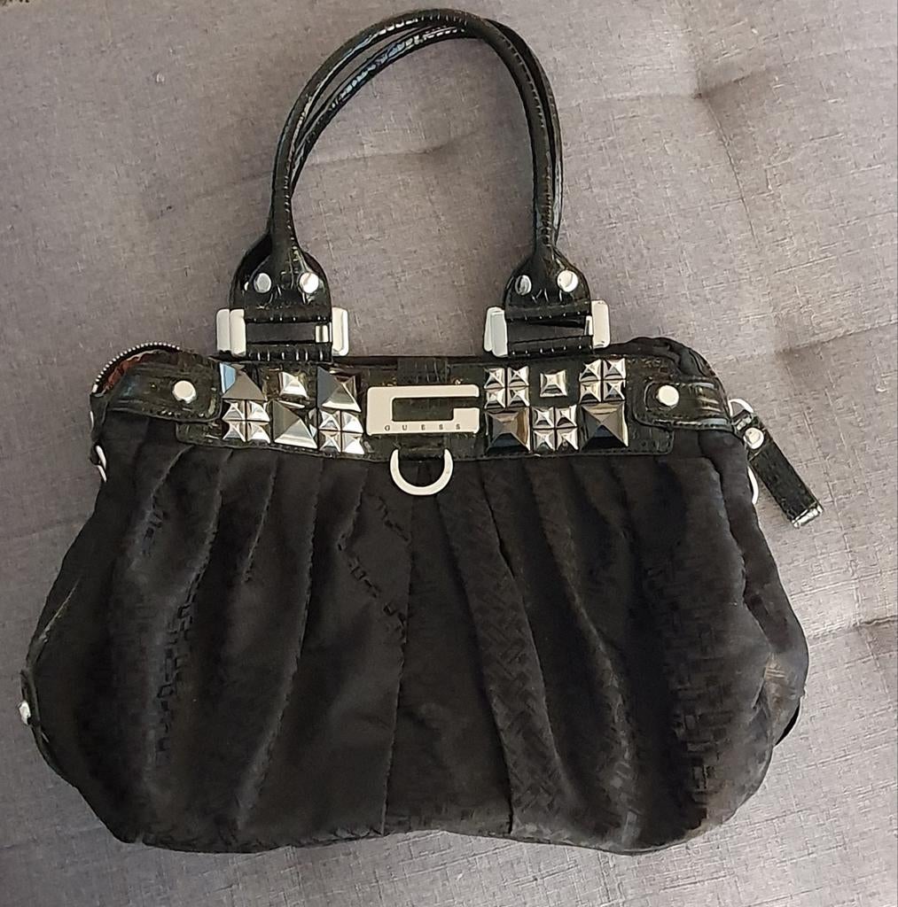Guess handtas zwart met studs, Ophalen of Verzenden, Zo goed als nieuw, Zwart, Handtas