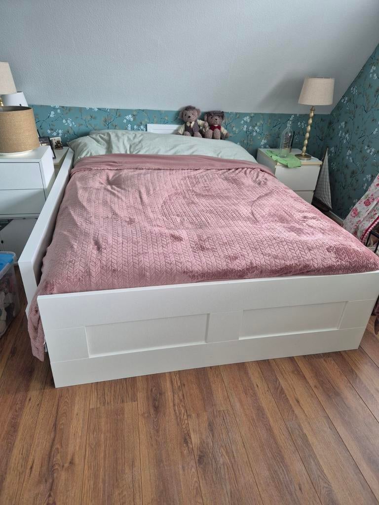 IKEA tweepersoonsbed 140cm met matras en nachtkastjes, Ophalen, Tweepersoons, 140 cm, Zo goed als nieuw