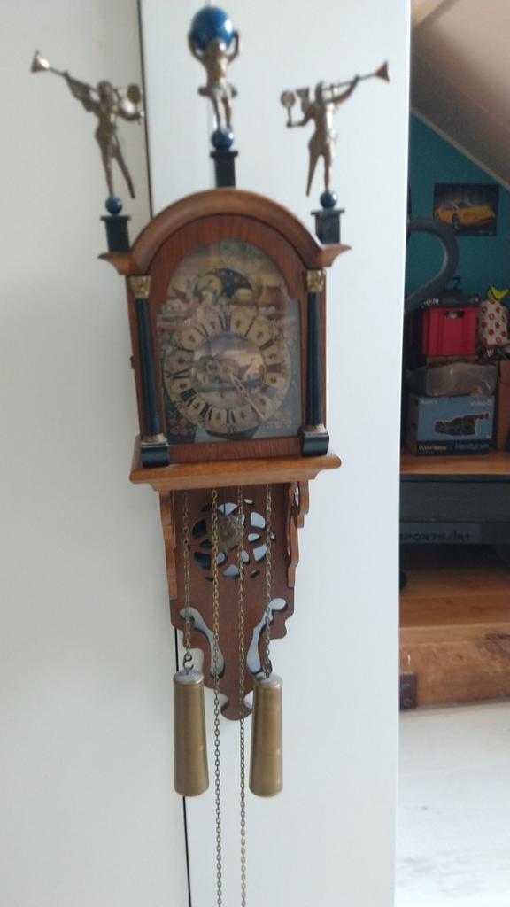 Mooie klok met zon en maanstand, Ophalen of Verzenden