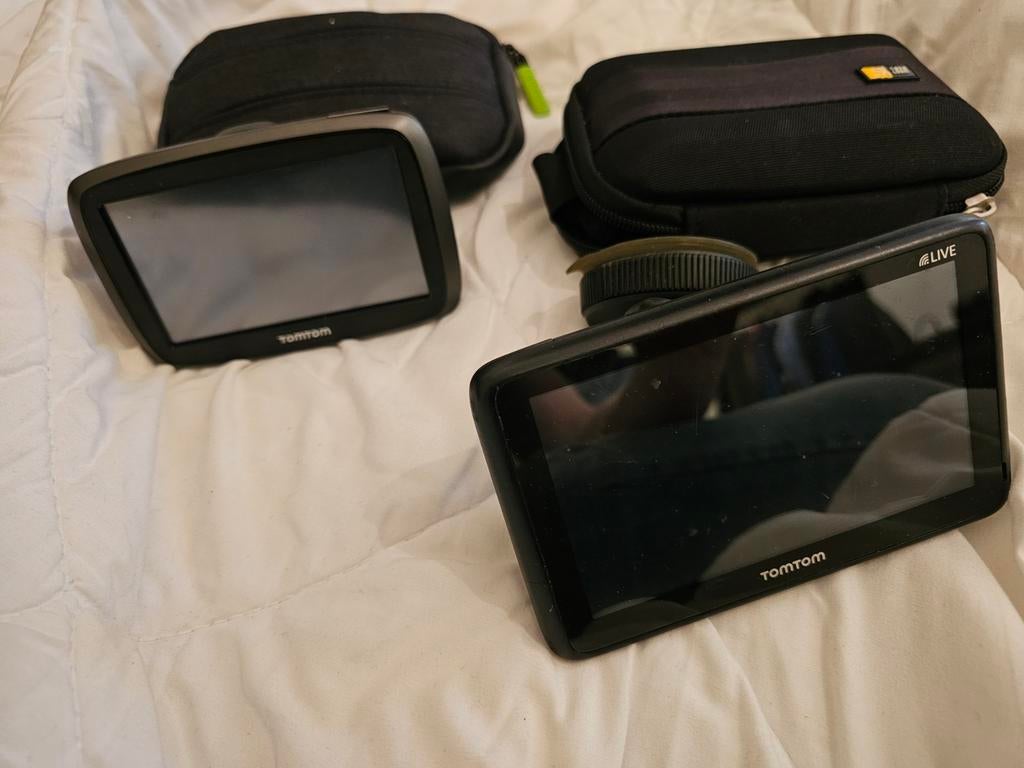 TomTom Live en Tom Tom Go  met hoesjes (2 stuks), Ophalen of Verzenden, Gebruikt