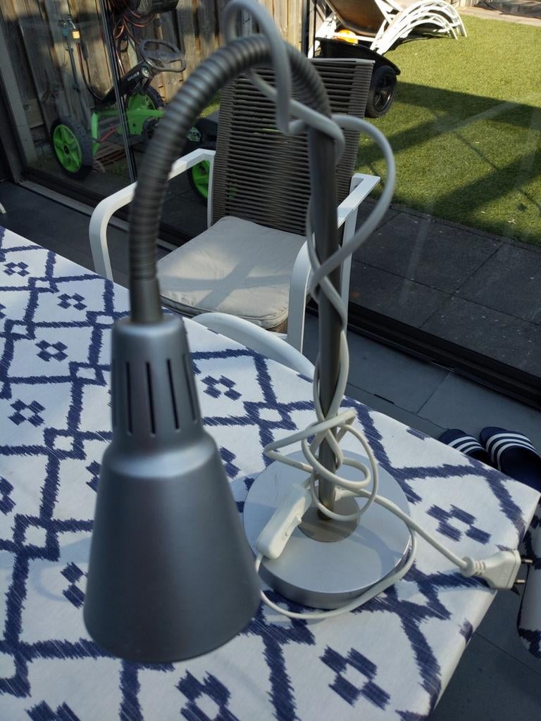 IKEA Kvart Bureaulamp - Flexibele Zilveren Tafellamp, Huis en Inrichting, Lampen | Tafellampen, Gebruikt, Modern, functioneel