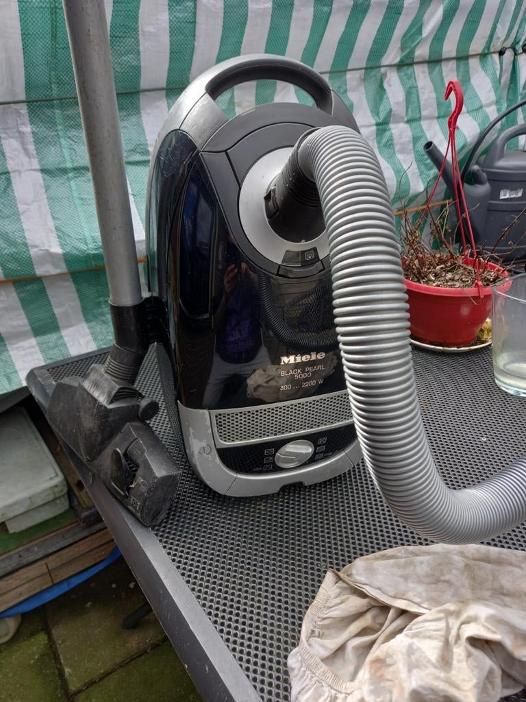 Miele stofzuiger  2200 watt, Witgoed en Apparatuur, Stofzuigers, Ophalen of Verzenden, Gebruikt, 2000 watt of meer