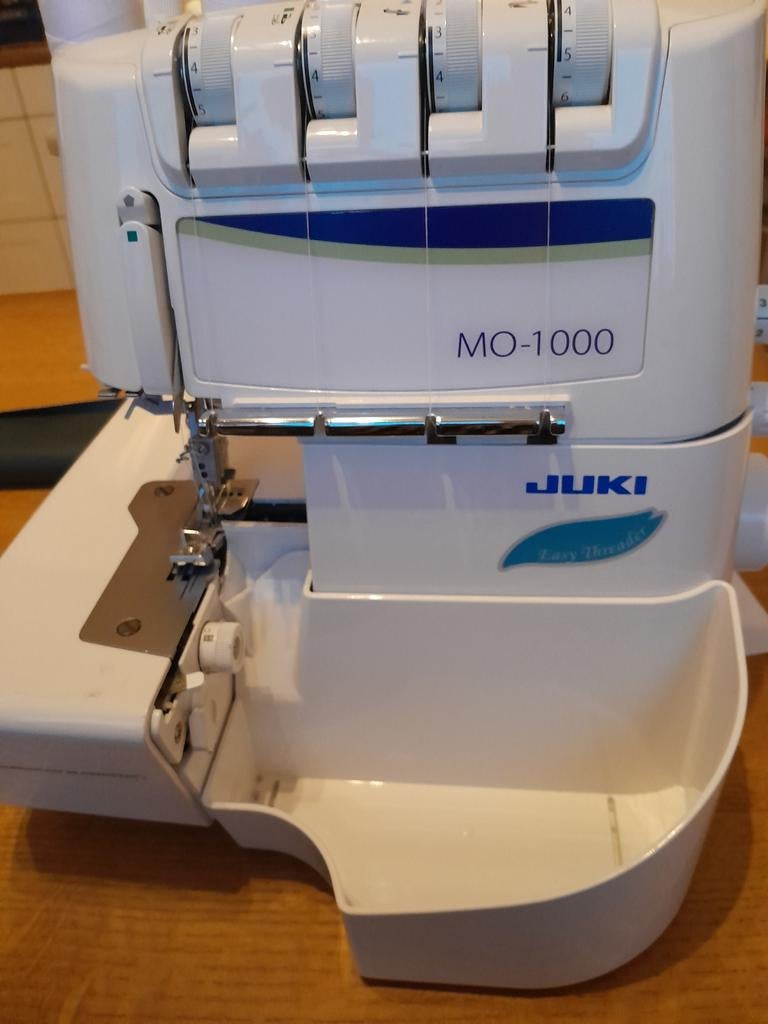 Lockmachine Juki MO-1000, Hobby en Vrije tijd, Naaimachines en Toebehoren, Ophalen, Zo goed als nieuw, Lockmachine, Overige merken