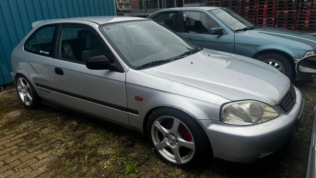 Honda Civic 1.5 I Vtec-e 2000 Grijs, Voorwielaandrijving, 40 €/maand, Zwart, 4 cilinders