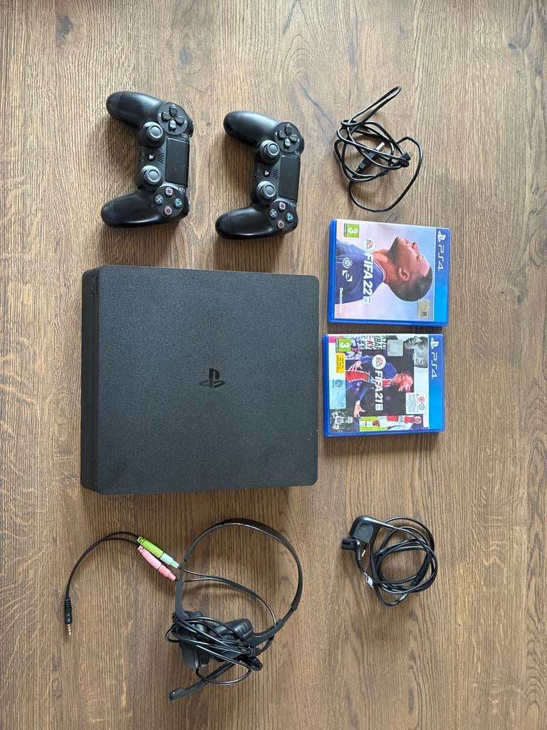 Playstation 4 met 2 controllers, 2 games en headset, Ophalen, Gebruikt, 2 spelers, Eén computer
