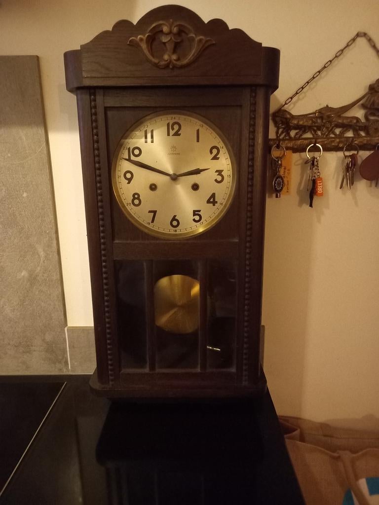 Antieke klok hang, Ophalen