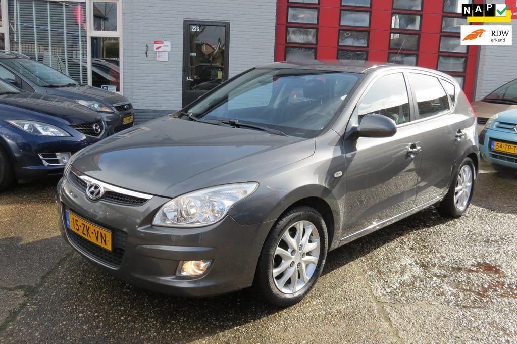 Hyundai I30 2.0i Style AUTOMAAT , NIEUWE APK ., Auto's, Hyundai, Gebruikt, Leder en Stof, Origineel Nederlands, Bedrijf