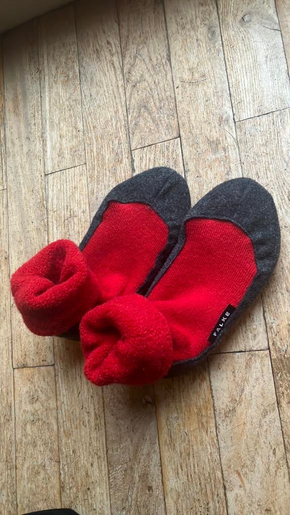 Falke Cosy Shoes maat 35-36 wollen antislip sloffen / sokken, Kinderen en Baby's, Ophalen of Verzenden, Zo goed als nieuw, 122 t/m 128