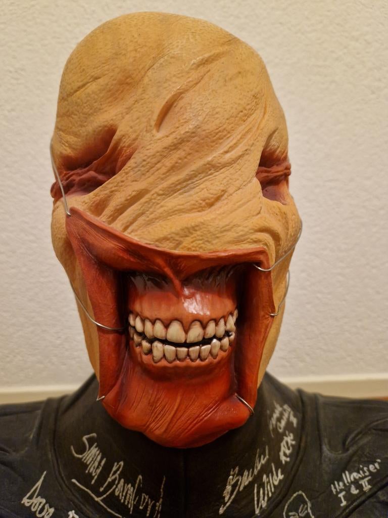 Lifesize Chatterer bust met originele handtekeningen!, Ophalen of Verzenden, Zo goed als nieuw, Film, Beeldje, Replica of Model