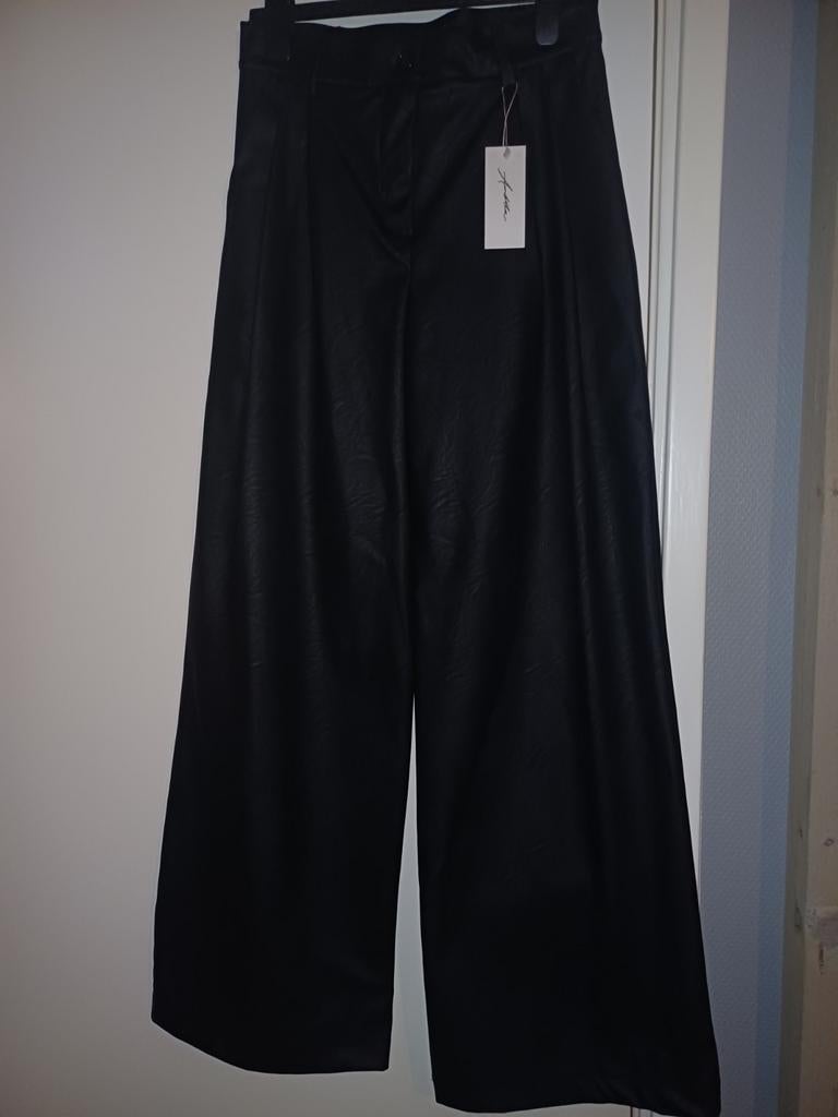 Ambika Leatherlook Broek Zwart - S/M & M/L, Maat 38/40 (M), Zwart, Nieuw, Ophalen of Verzenden