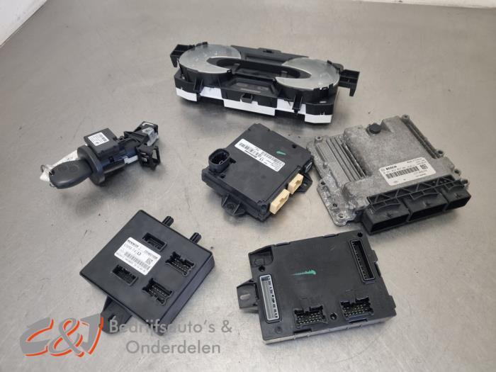 Kontaktslot + computer van een Renault Trafic, Gebruikt, -, Renault, -