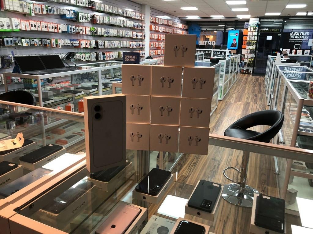 iphone 17   / iphone 16 plus  / iphone 14 / iphone 13 mini, Ophalen of Verzenden, Zo goed als nieuw, Overige typen, Apple iPhone