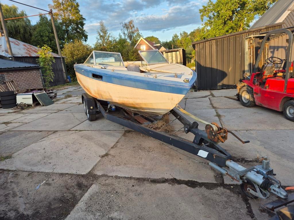 Opknapper speedboot met V8 inboard en stallingstrailer, Watersport en Boten, Ophalen of Verzenden, Gebruikt, Motor en Techniek